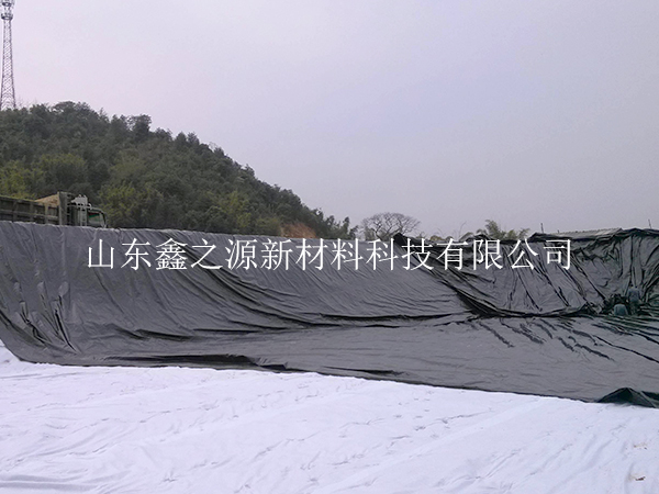糙面養(yǎng)殖防滲膜鋪設(shè)過程中有哪些注意事項(xiàng)？