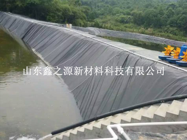 問：魚塘養(yǎng)殖防滲膜的周圍可以貼瓷磚嗎？
